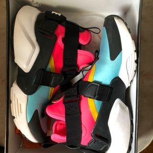 Authentic nike huarache drift women 7 sneakers